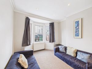 LIVING ROOM- click for photo gallery